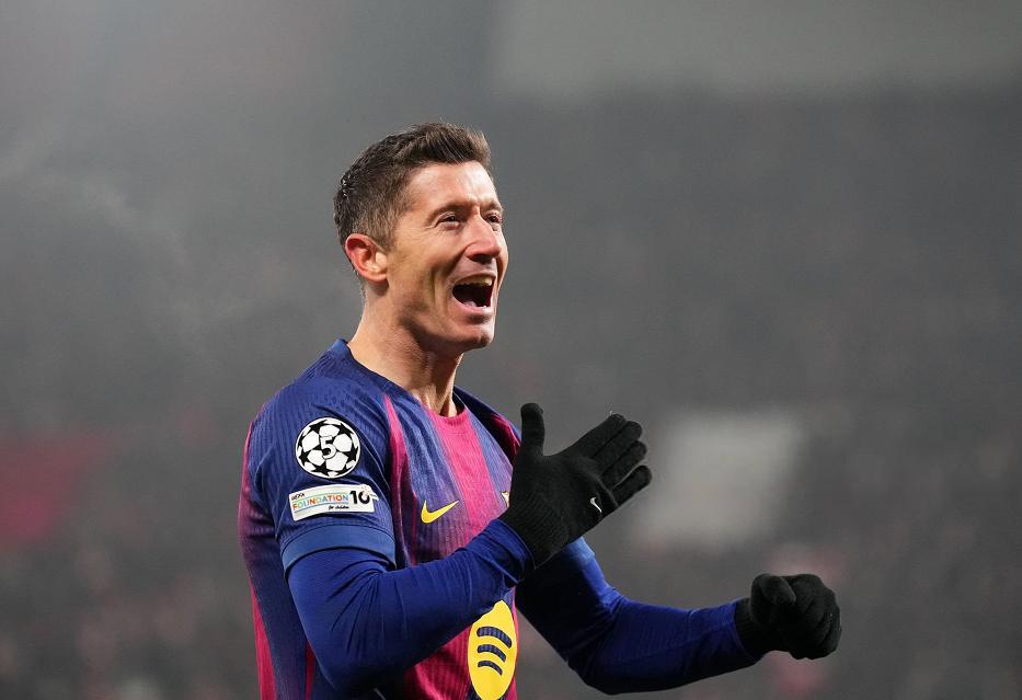 悲喜夜：凯恩失点拜仁晋级，利物浦3-0马赛，莱万超C罗冲梅西神迹